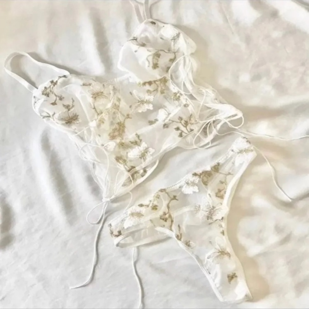 White floral corset lingerie set